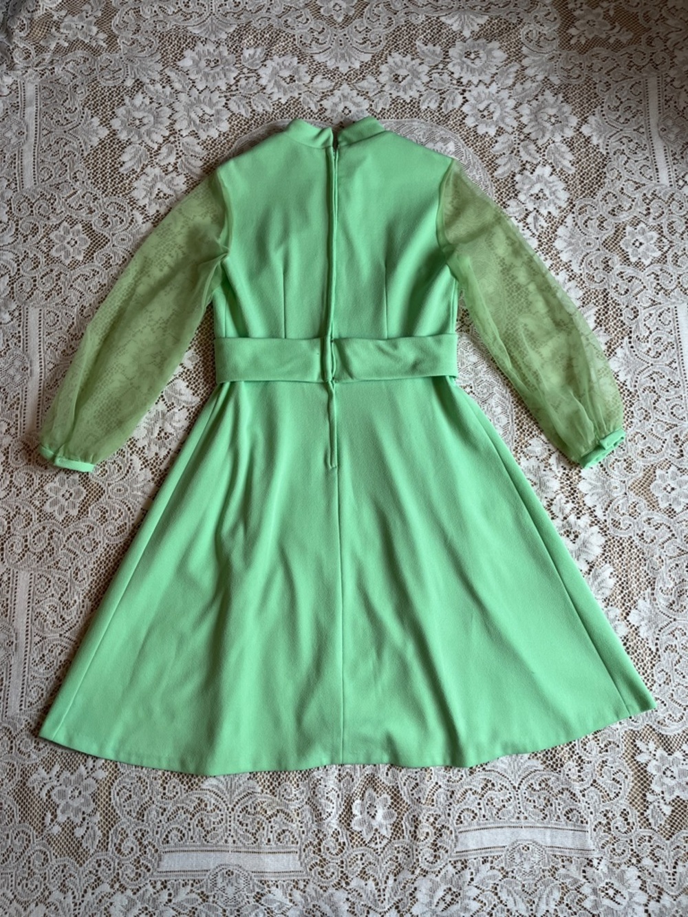 1960s/70s JCPenny Fashions Long Sheer Sleeve Mini Dress, Neon Green, Size 14.5 - Picture 4 of 6